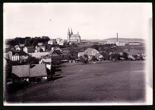 Fotografie Brück & Sohn Meissen, Ansicht Schirgiswalde, Blick in die Stadt zur Kirche