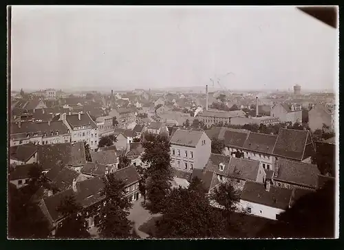 Fotografie Brück & Sohn Meissen, Ansicht Wurzen, Blick über die Dächer der Stadt mit Wasserturm