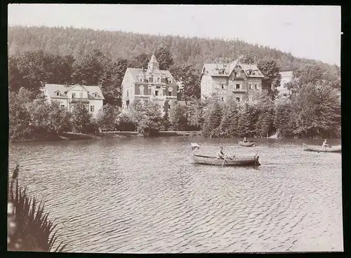 Fotografie Brück & Sohn Meissen, Ansicht Bad Elster, Ruderpartie auf dem Luisa-See mit Blick auf die Villen