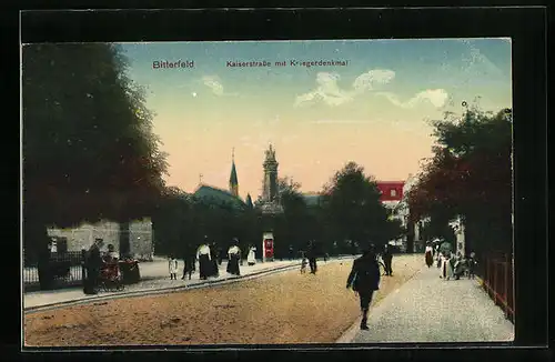 AK Bitterfeld, Kaiserstrasse mit Kriegerdenkmal