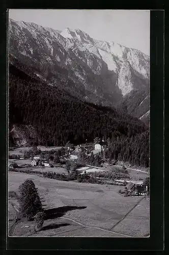 AK Weichselboden i. Salzatal, Dorfansicht gegen das Gebirge