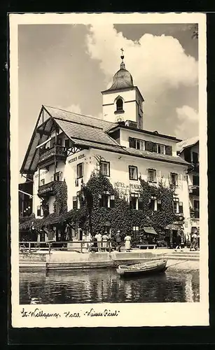 AK St. Wolfgang, Hotel Weisses Rössl mit Seeufer