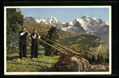 AK Zwei Alphornbläser vor Eiger, Mönch und Jungfrau