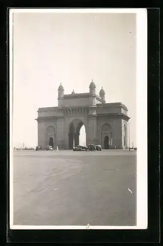AK Bombay, Gateway of India