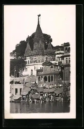 AK Benares, Tempelanlagen am Fluss