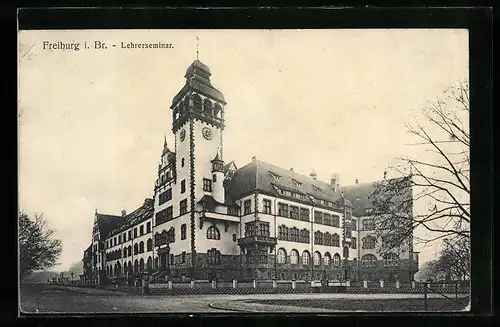 AK Freiburg i. Br., Strassenpartie mit dem Lehrerseminar