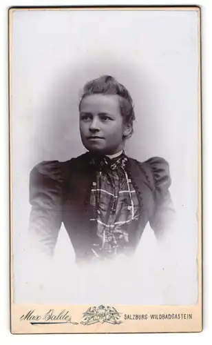 Fotografie Max Balde, Salzburg-Wildbadgastein, Junge Frau im Kleid