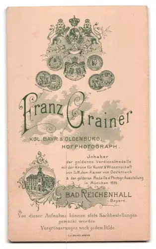 Fotografie Franz Grainer, Bad Reichenhall, Junge Dame im karierten Kleid
