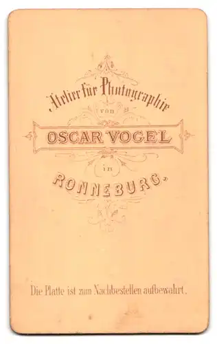 Fotografie Oscar Vogel, Ronneburg, Bürgerlicher Herr mit Vollbart