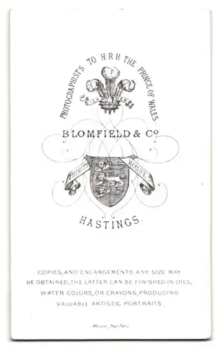 Fotografie Blomfield & Co., Hastings, Stattlicher Herr in modischer Kleidung