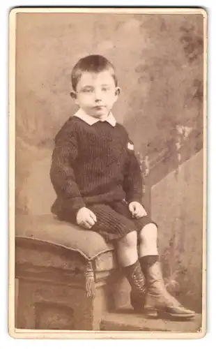 Fotografie William Seward, Nottingham, Market Street, Kleiner Junge in modischer Kleidung