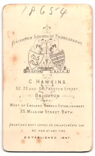 Fotografie C. Hawkins, Brighton, 32, 33 & 38, Preston Street, Junge Dame im hübschen Kleid