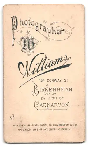 Fotografie Williams, Birkenhead, 154, Conway St., Junge Dame im hübschen Kleid