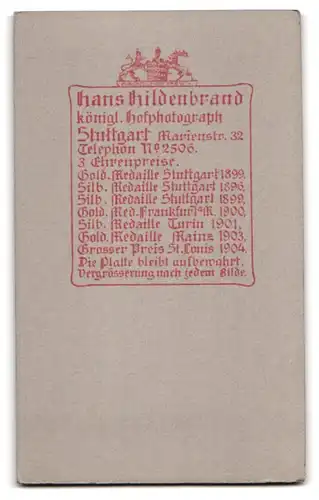 Fotografie Hans Hildenbrand, Stuttgart, Marienstrasse 32, Elegant gekleideter Herr mit Brille