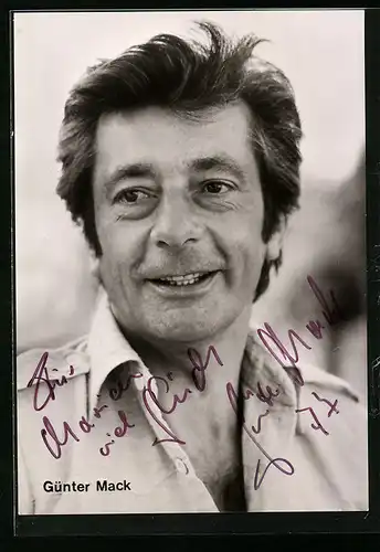 AK Schauspieler Günter Mack mit freundlichem Lächeln, mit original Autograph