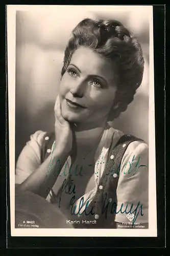 AK Schauspielerin Karin Hardt im Kostüm einer Filmrolle mit Autogramm, original Autograph