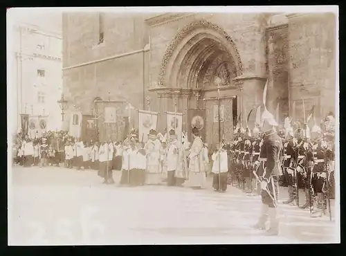 Fotografie Brück & Sohn Meissen, Ansicht Budapest, Umzug / Prozession am Stefanstag 20. August 1904