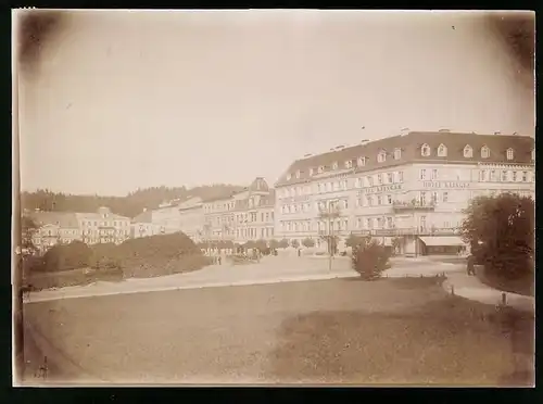 Fotografie Brück & Sohn Meissen, Ansicht Marienbad, Strassenpartie am Hotel Klinger