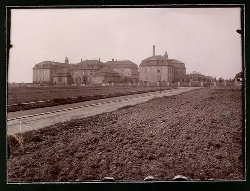 Fotografie Brück & Sohn Meissen, Ansicht Komotau, Blick nach dem Kaiser-Franz-Josef-Bezirks-Krankenhaus