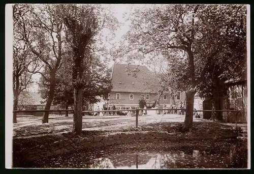 Fotografie Brück & Sohn Meissen, Ansicht Döben, Blick auf den Dorfplatz mit Gasthof Döben