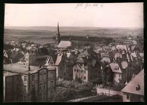 Fotografie Brück & Sohn Meissen, Ansicht Burgstädt i. Sa., Blick in die Stadt mit Wohnhäusern und Baugerüst am Haus