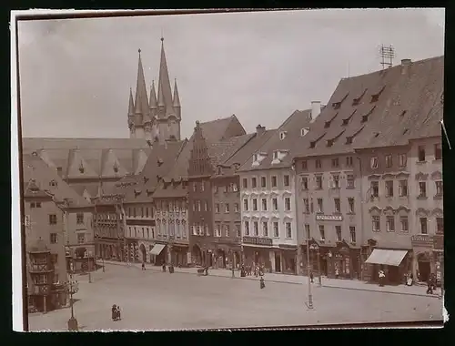 Fotografie Brück & Sohn Meissen, Ansicht Eger, Blick auf den Markt mit Geschäften, Apotheke