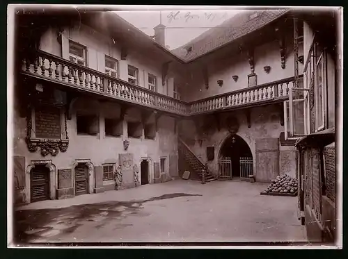 Fotografie Brück & Sohn Meissen, Ansicht Eger, Hof im Stadthaus-Wallenstein-Haus
