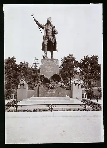 Fotografie Brück & Sohn Meissen, Ansicht Torgau / Elbe, Partie am Denkmal Friedrich des Grossen