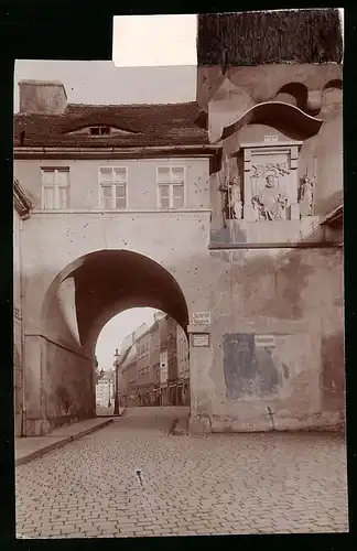 Fotografie Brück & Sohn Meissen, Ansicht Bautzen, Blick in die Reichenstrasse mit Relief Rudolf II.
