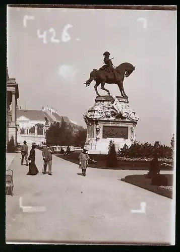Fotografie Brück & Sohn Meissen, Ansicht Budapest, Partie am Prinz Eugen Denkmal