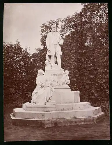 Fotografie Brück & Sohn Meissen, Ansicht Budapest, das Semmelweiss - Denkmal auf dem Elisabethplatz