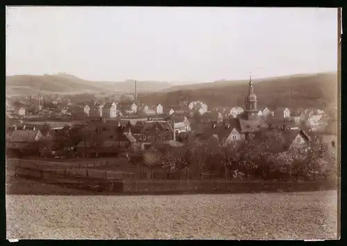 Fotografie Brück & Sohn Meissen, Ansicht Flöha i. Sa., Panorama der Stadt mit Kirche