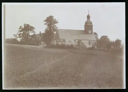Fotografie Brück & Sohn Meissen, Ansicht Burkersdorf b. Frauenstein, Blick auf die Kirche