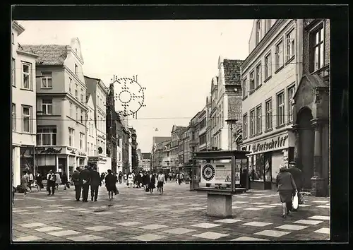 AK Rostock, Kröpeliner Strasse mit Passanten