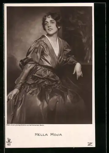 AK Schauspielerin Hella Moja im Kleid