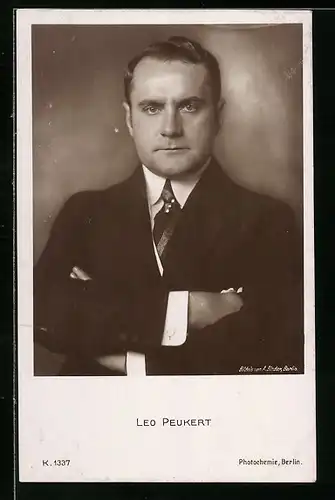 AK Schauspieler Leo Peukert mit ernstem Blick