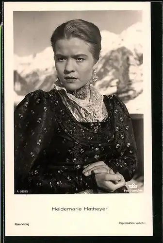 AK Schauspielerin Heidemarie Hatheyer ernst blickend