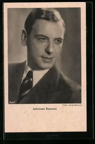 AK Schauspieler Johannes Riemann im Anzug