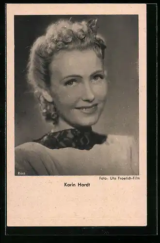 AK Schauspielerin Karin Hardt lächelnd