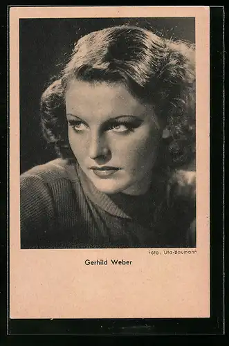 AK Schauspielerin Gerhild Weber ernst blickend
