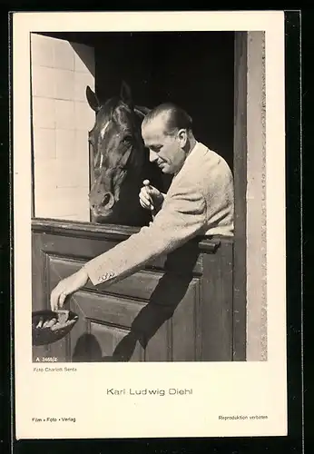 AK Schauspieler Karl Ludwig Diehl mit einem Pferd