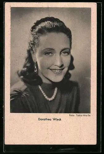 AK Schauspielerin Dorothea Wieck mit Perlenkette