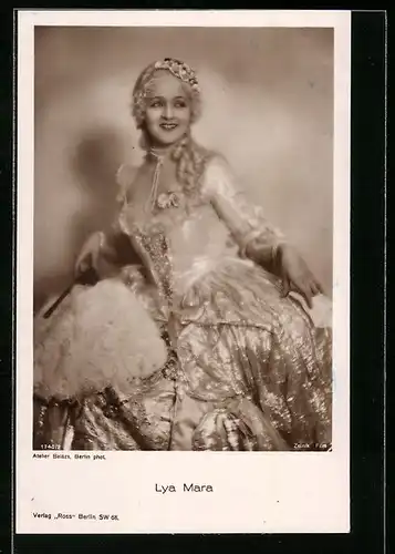 AK Schauspielerin Lya Mara im Kleid
