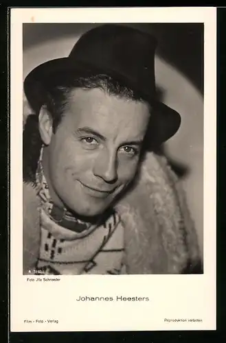 AK Schauspieler Johannes Heesters mit Hut lächelnd