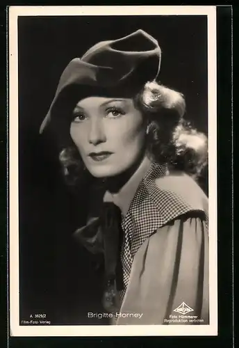 AK Schauspielerin Brigitte Horney mit Kopfbedeckung