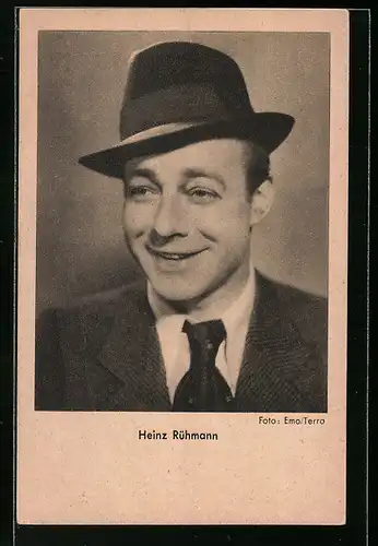 AK Schauspieler Heinz Rühmann freundlich lächelnd