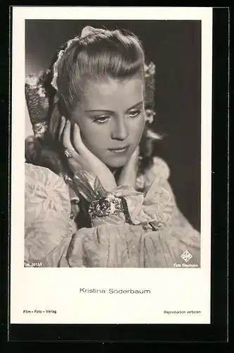 AK Schauspielerin Kristina Söderbaum nach unten blickend