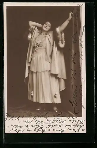 AK Schauspielerin Irene Fidler im Kleid