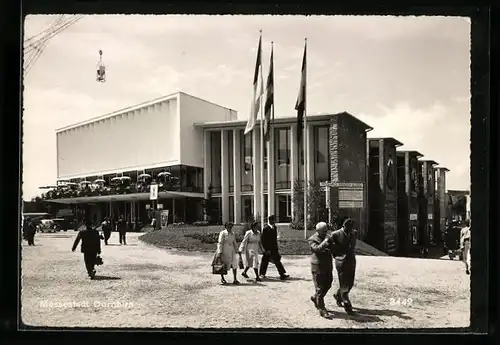 AK Dornbirn, Messegebäude mit Besuchern