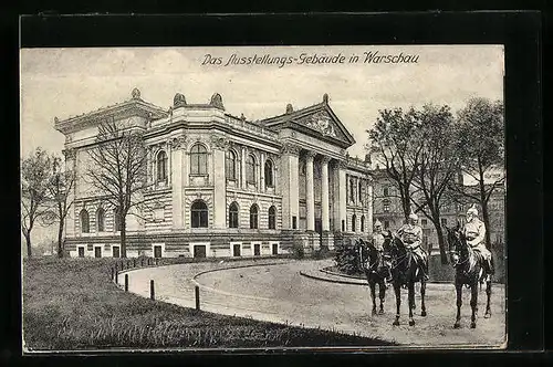 AK Warschau, Das Ausstellung-Gebäude, Offiziere zu Pferd